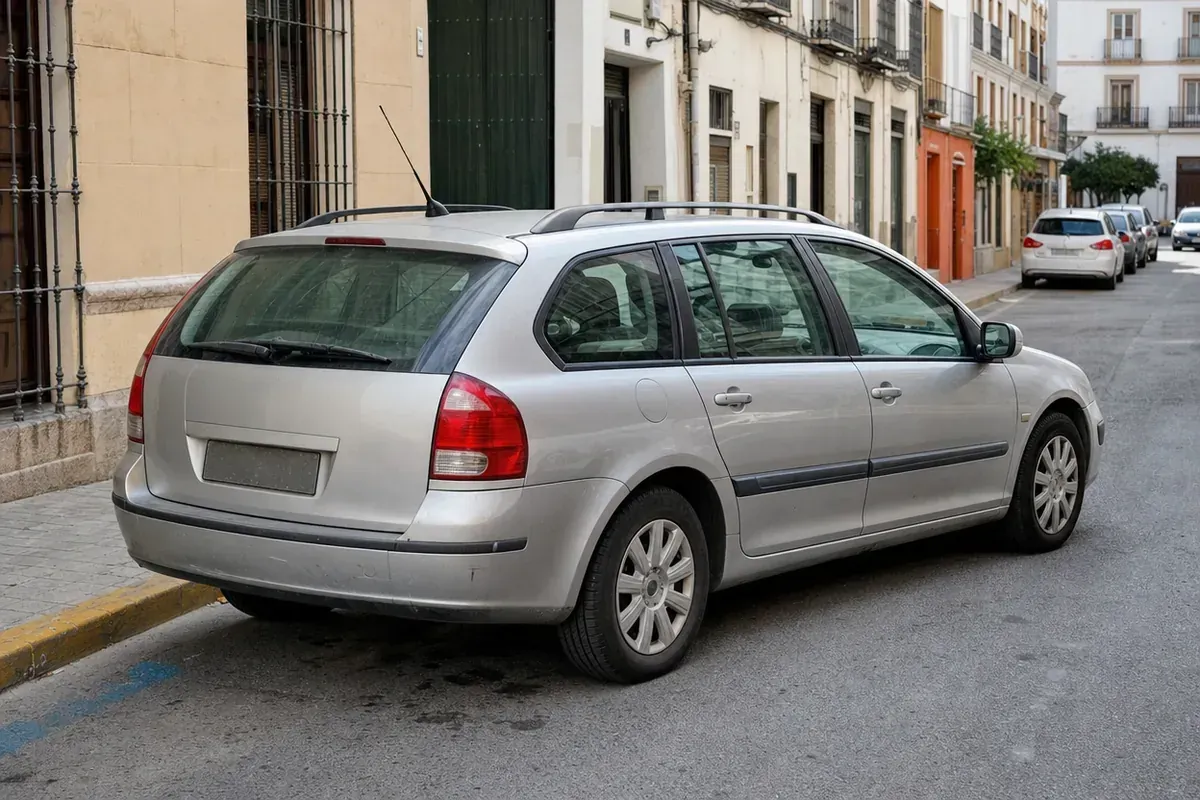 Coche diésel de 2008 con la etiqueta B de la DGT